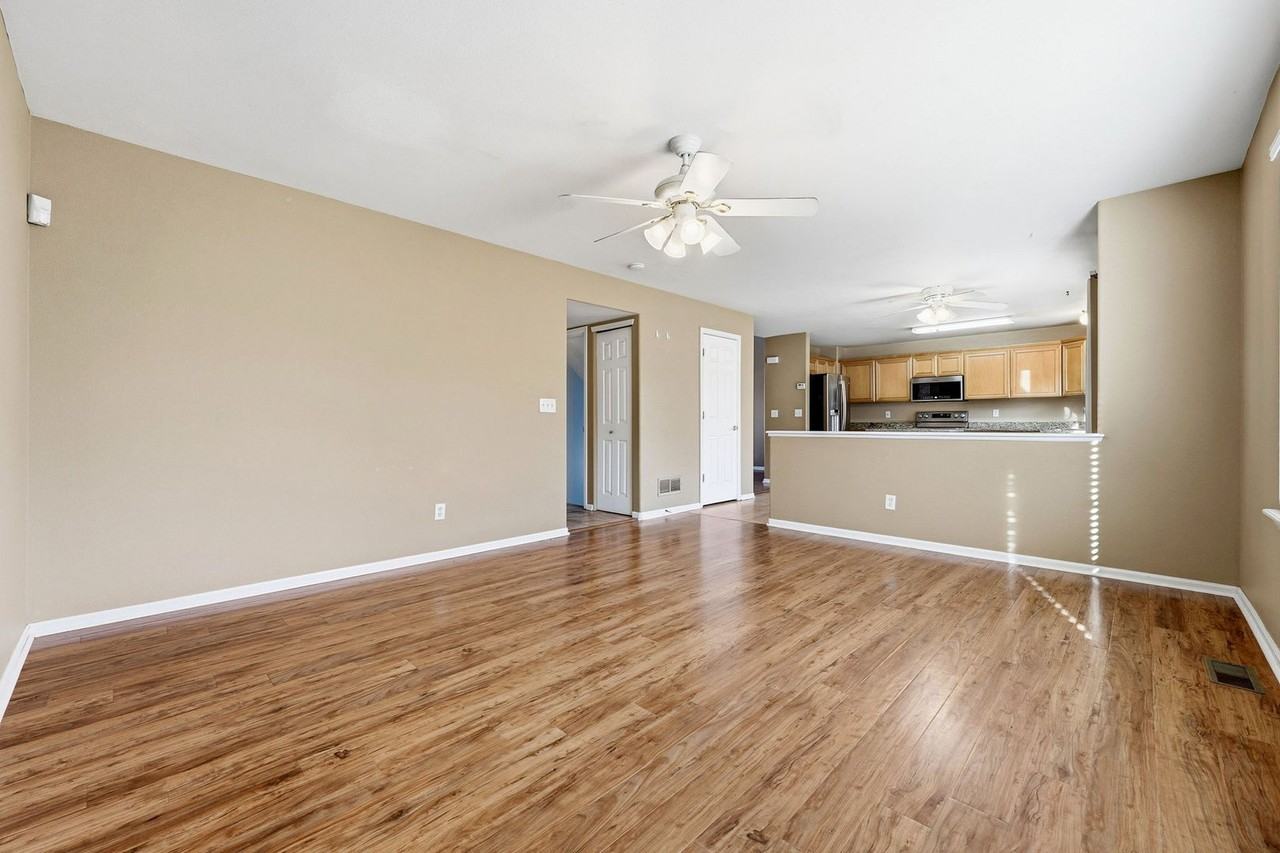 5578 S Valdai St - Photo 7 of 36