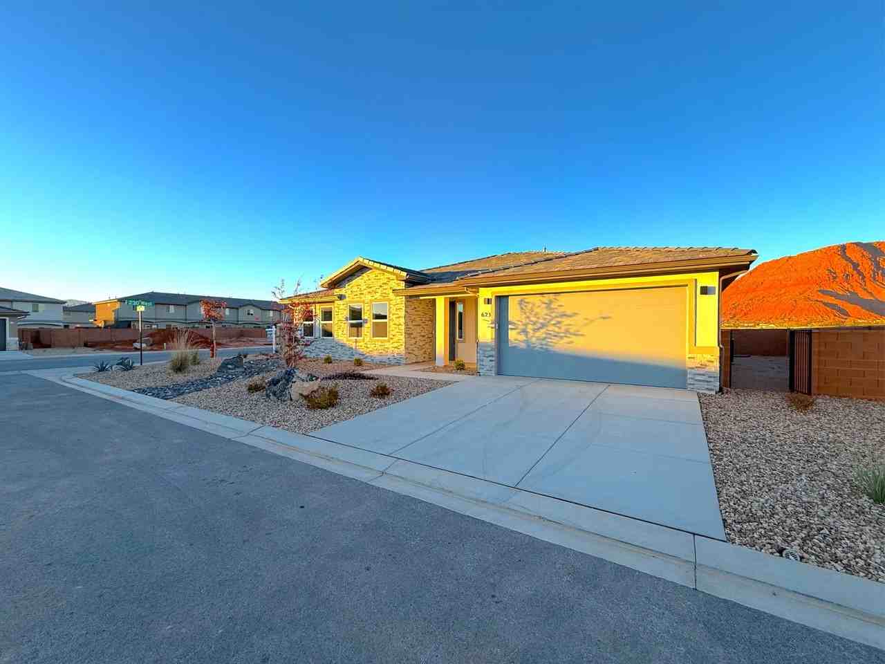 623 S 230 W - Photo 3 of 31