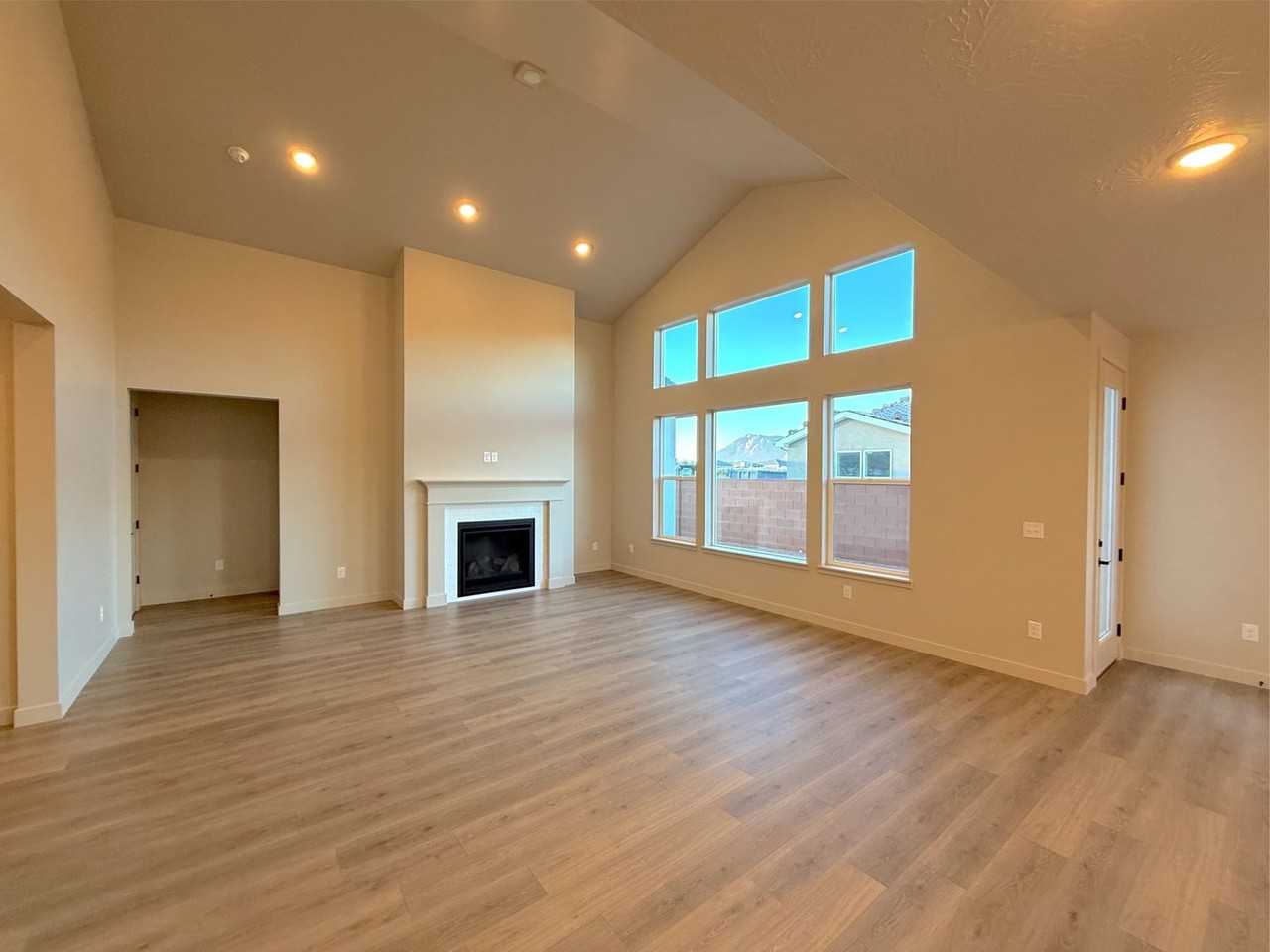 623 S 230 W - Photo 7 of 31