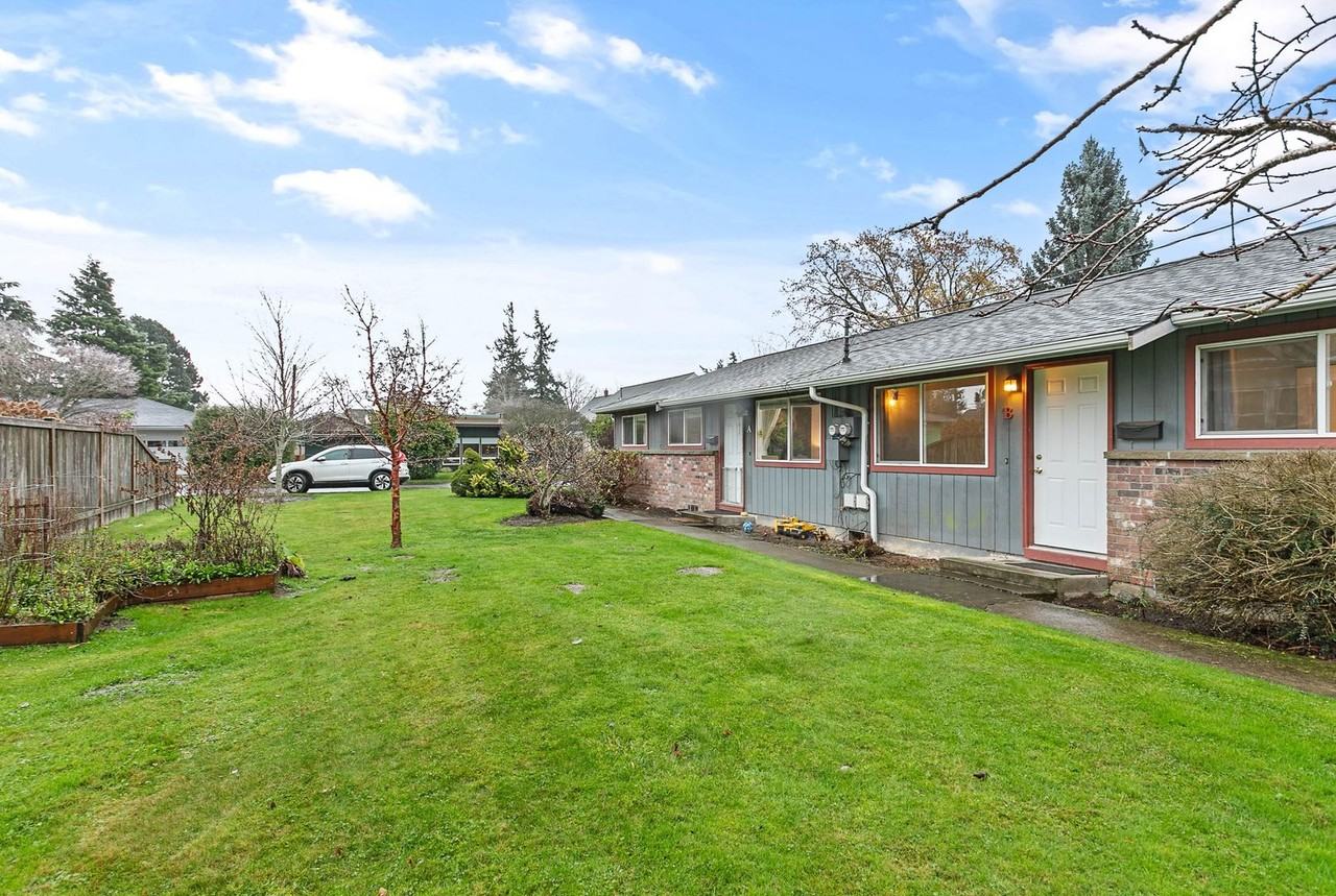 2425 Spruce St - Photo 2 of 19