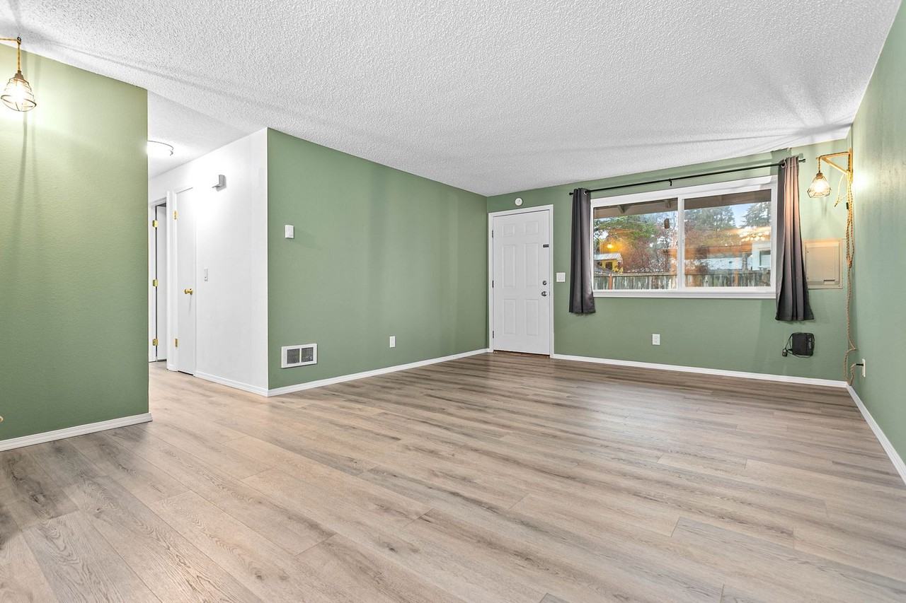 2425 Spruce St - Photo 5 of 19