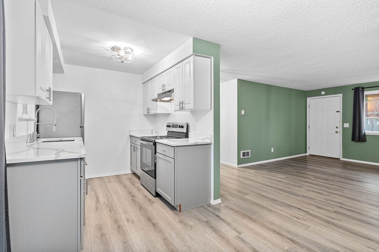 2425 Spruce St - Photo 6 of 19