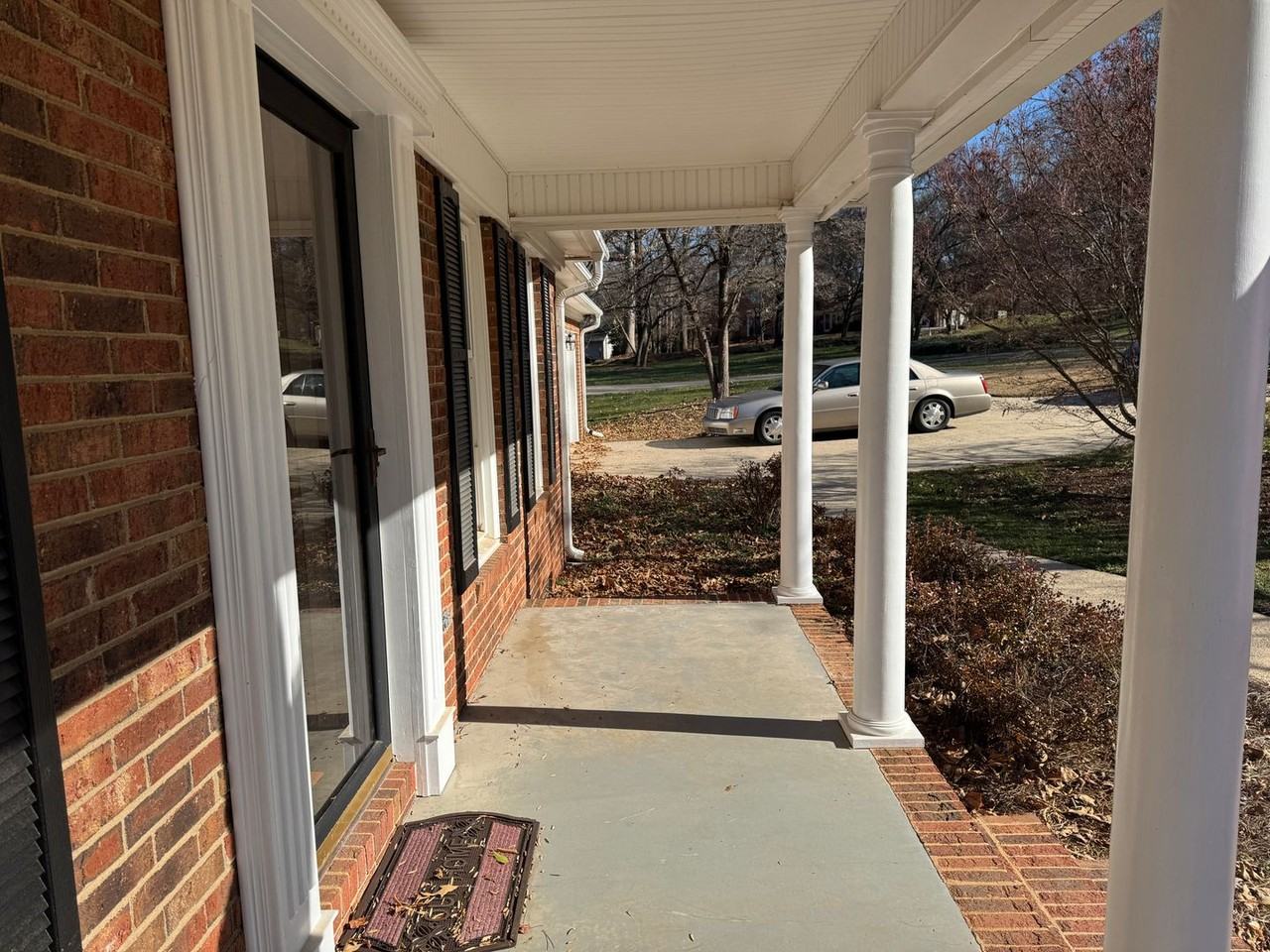 307 Fallingbrook Dr - Photo 3 of 25