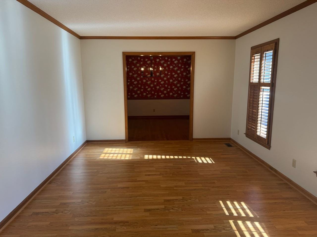 307 Fallingbrook Dr - Photo 6 of 25