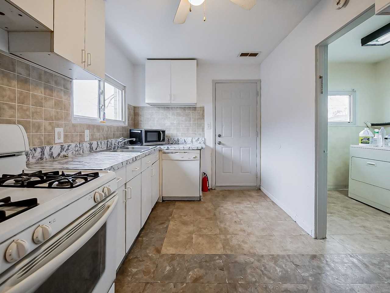 948 E Kalama Ave - Photo 7 of 30