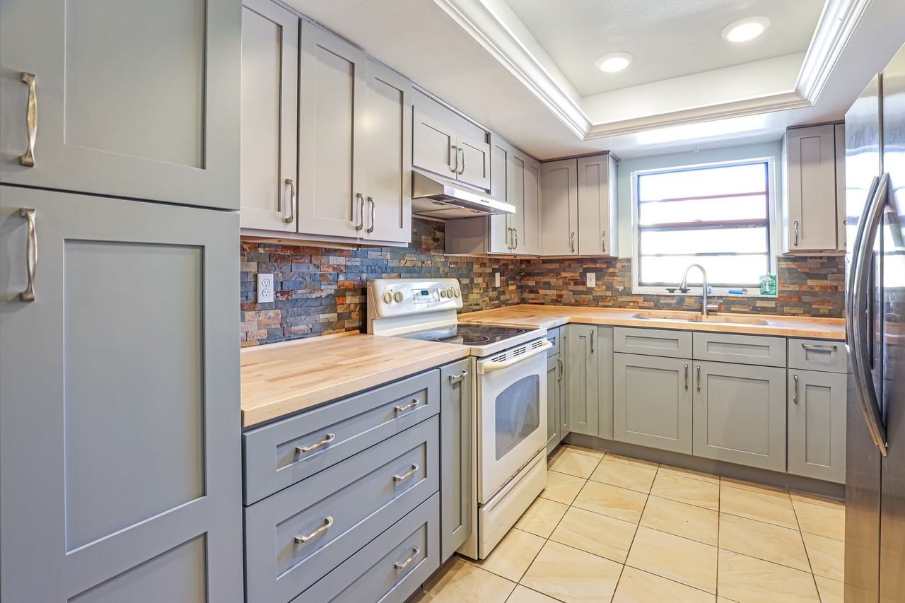 1403 56th St W - Photo 3 of 16