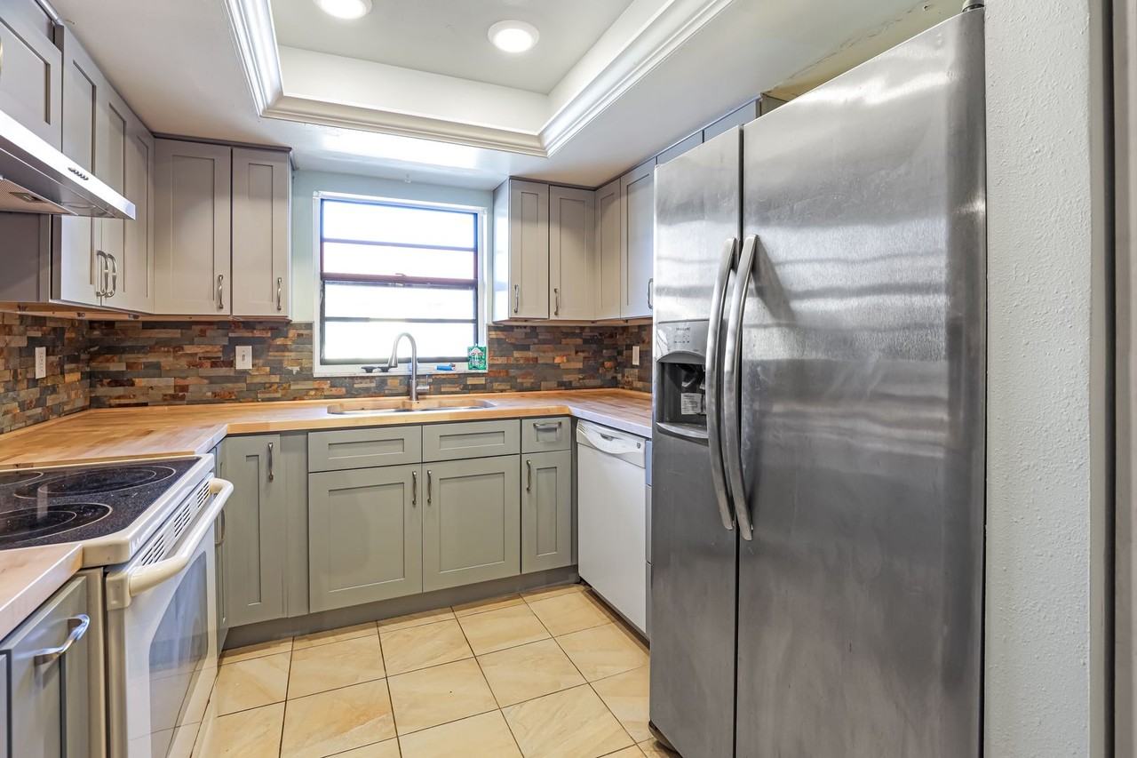 1403 56th St W - Photo 4 of 16