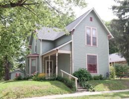 featured image of 129 E Oak St