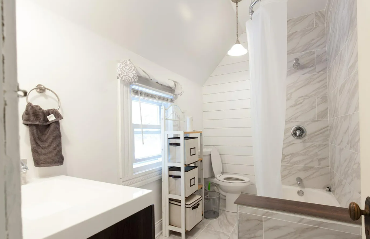 129 E Oak St - Photo 4 of 6