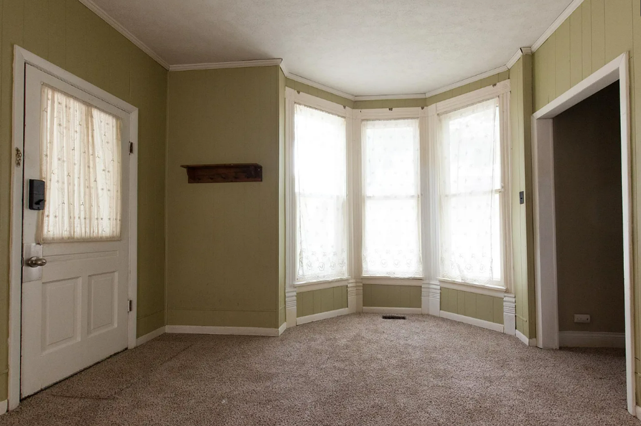 129 E Oak St - Photo 5 of 6