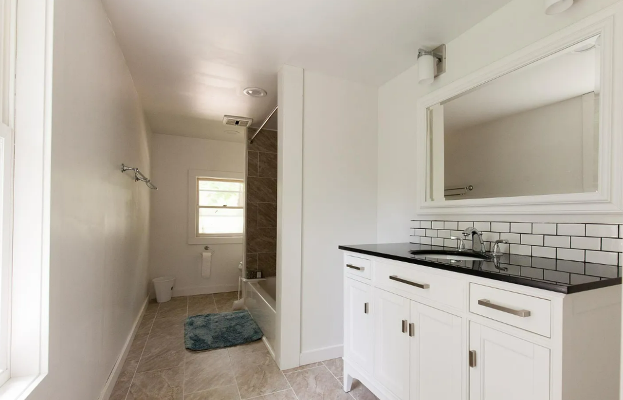 129 E Oak St - Photo 6 of 6