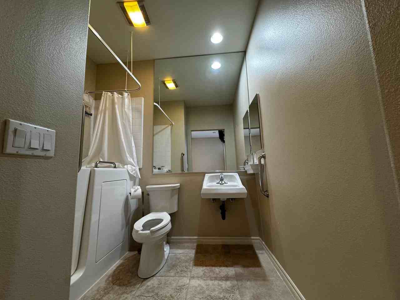 22878 Royal Adelaide Dr - Photo 7 of 50