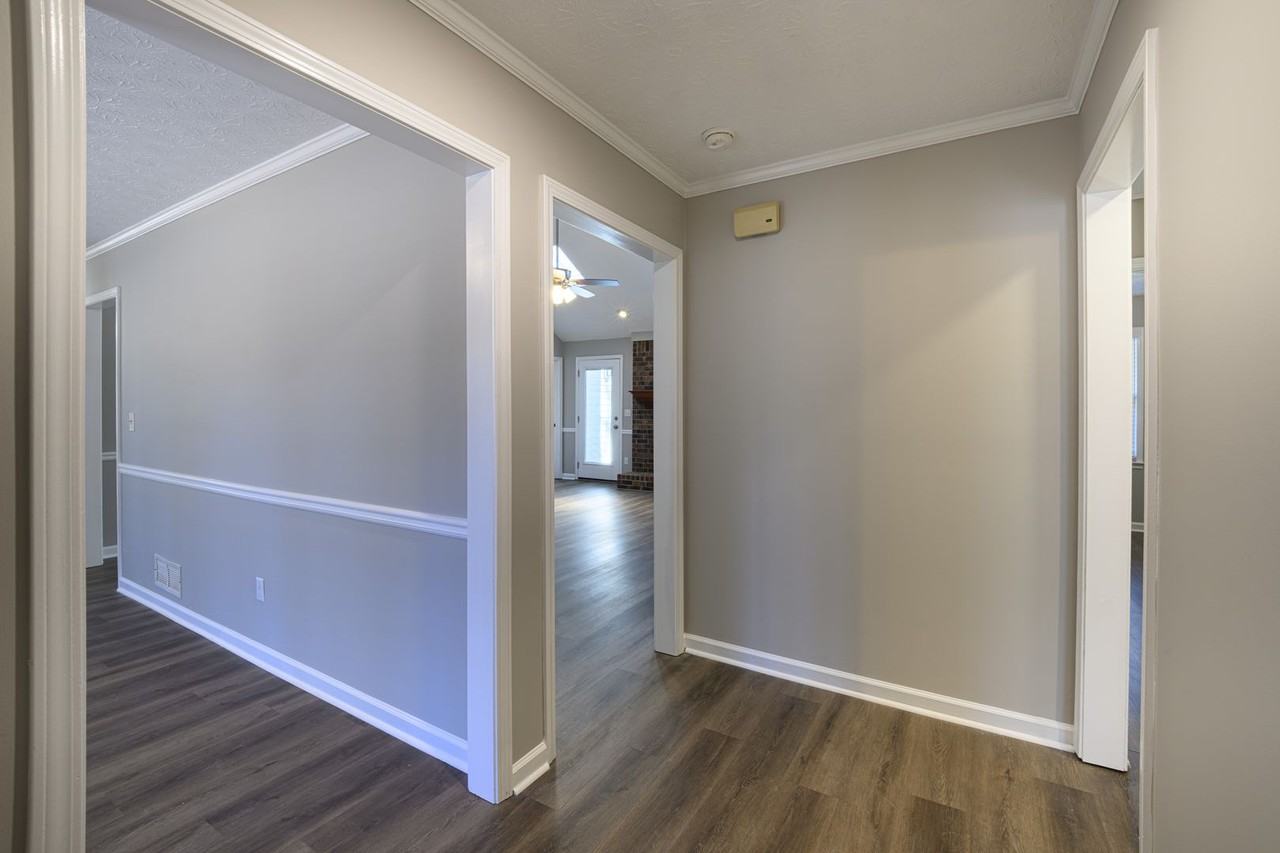 175 Hampton Woods Dr - Photo 4 of 24