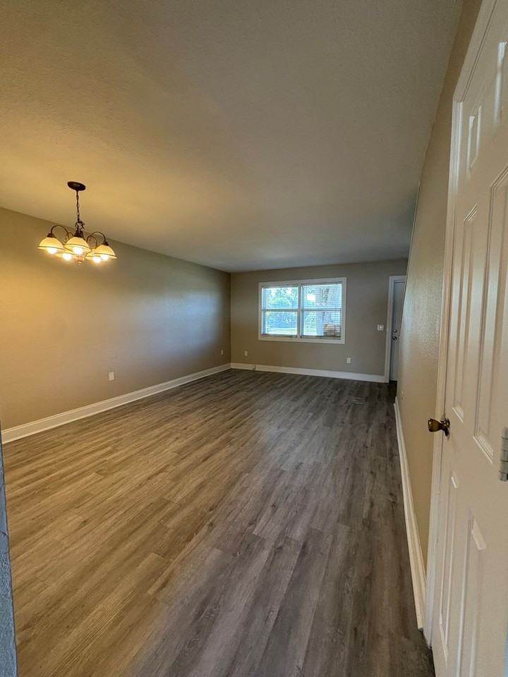 914 Shorewinds Dr - Photo 3 of 16