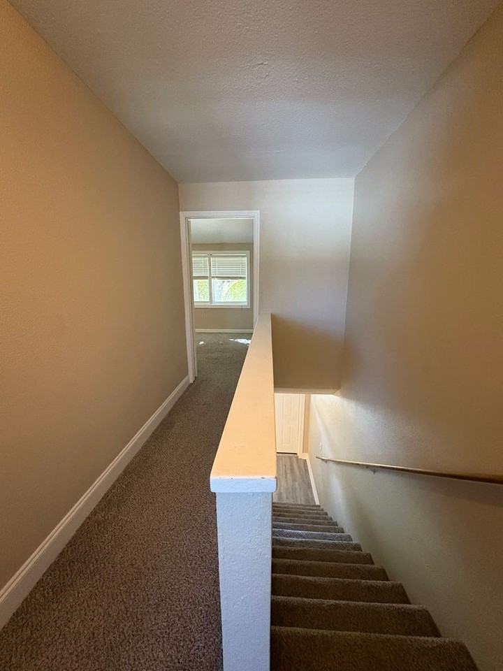 914 Shorewinds Dr - Photo 7 of 16