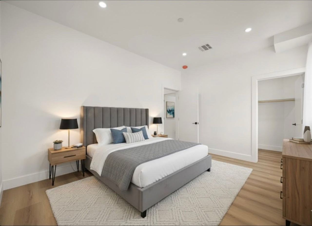 910 N Hudson Ave - Photo 4 of 30