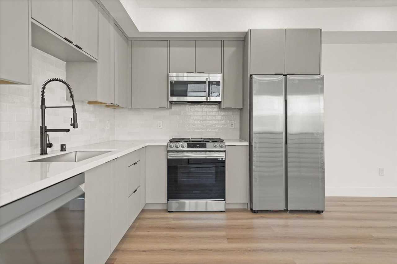 910 N Hudson Ave - Photo 6 of 30