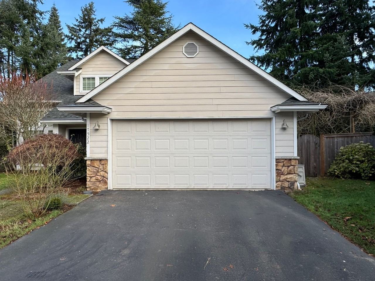 17522 N Park Pl N - Photo 2 of 23