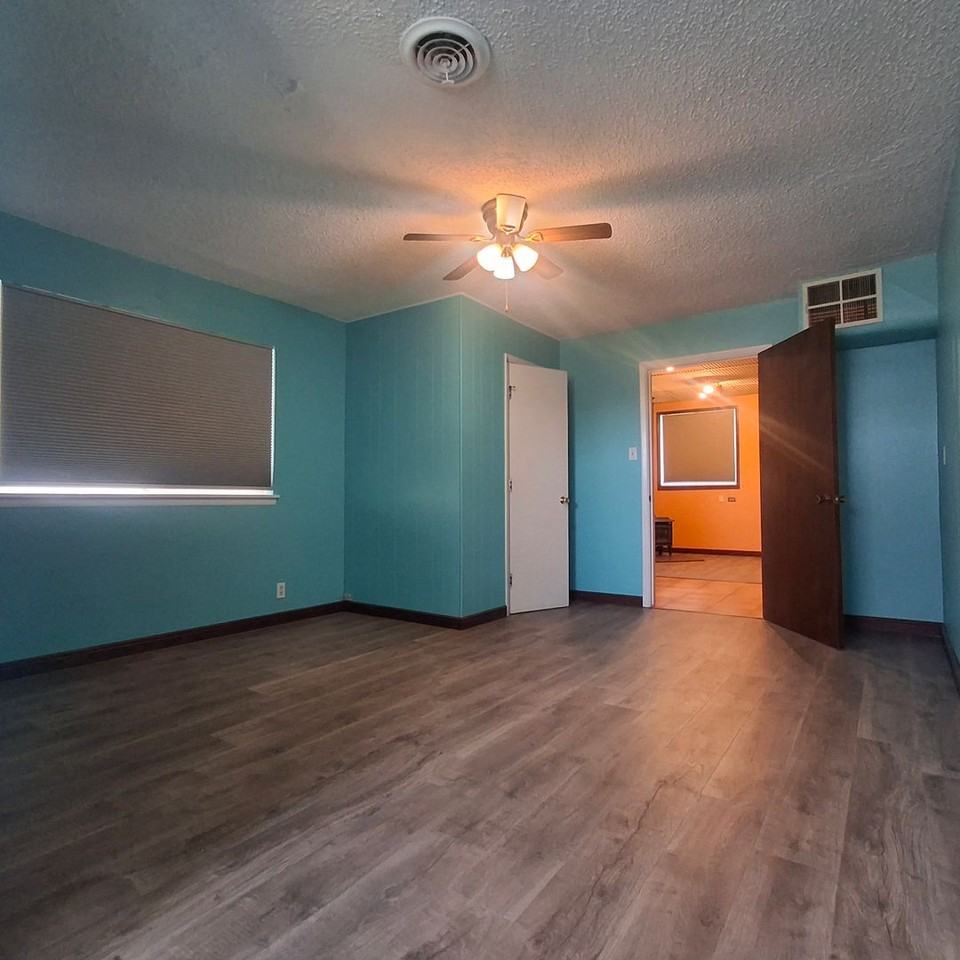 212 W San Vicente St - Photo 5 of 8