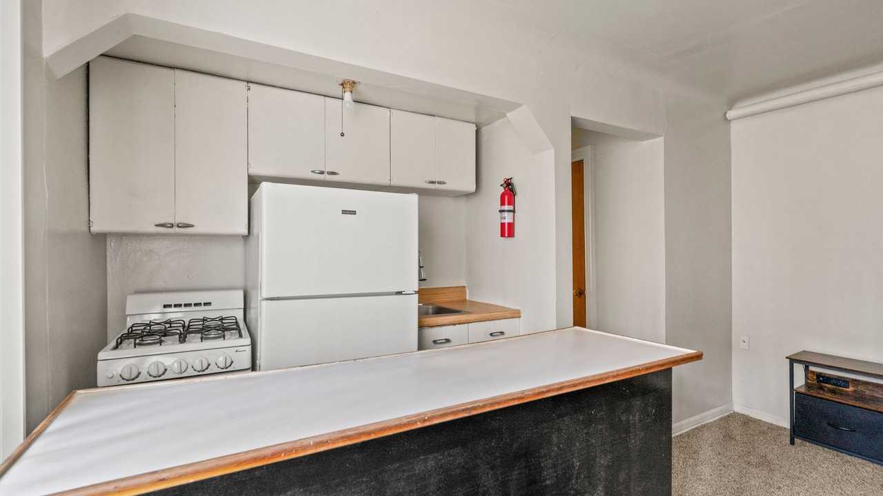 415 Volkert Pl - Photo 3 of 10