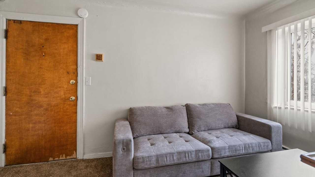 415 Volkert Pl - Photo 4 of 10