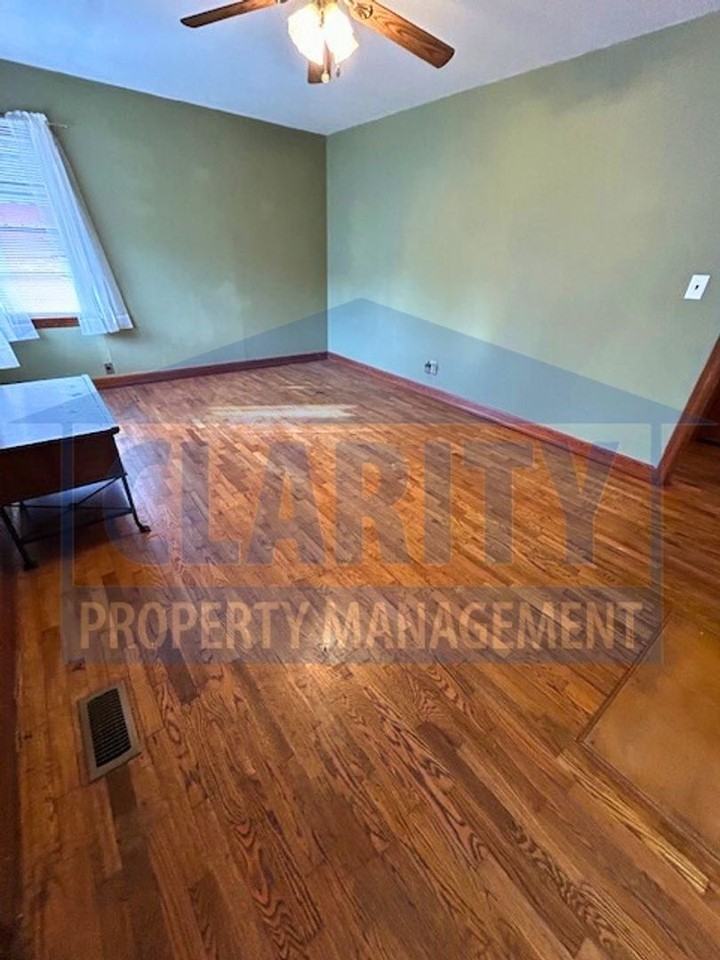 1011 Gary St Nw - Photo 3 of 15