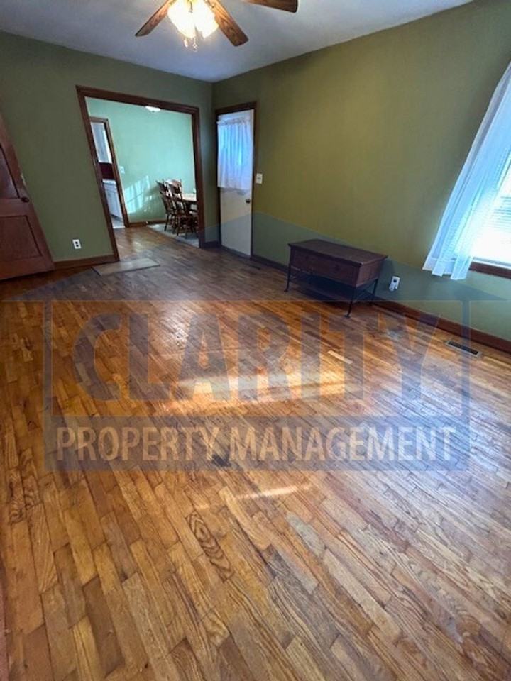 1011 Gary St Nw - Photo 4 of 15