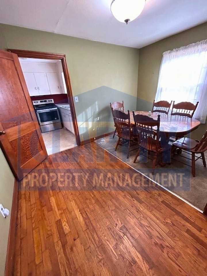 1011 Gary St Nw - Photo 5 of 15