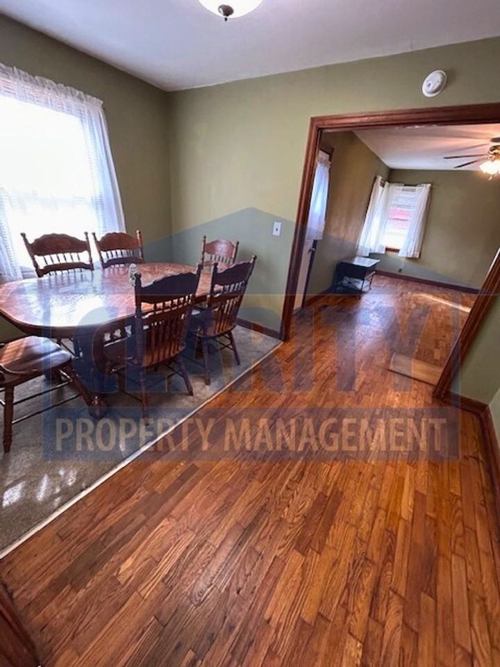 1011 Gary St Nw - Photo 6 of 15