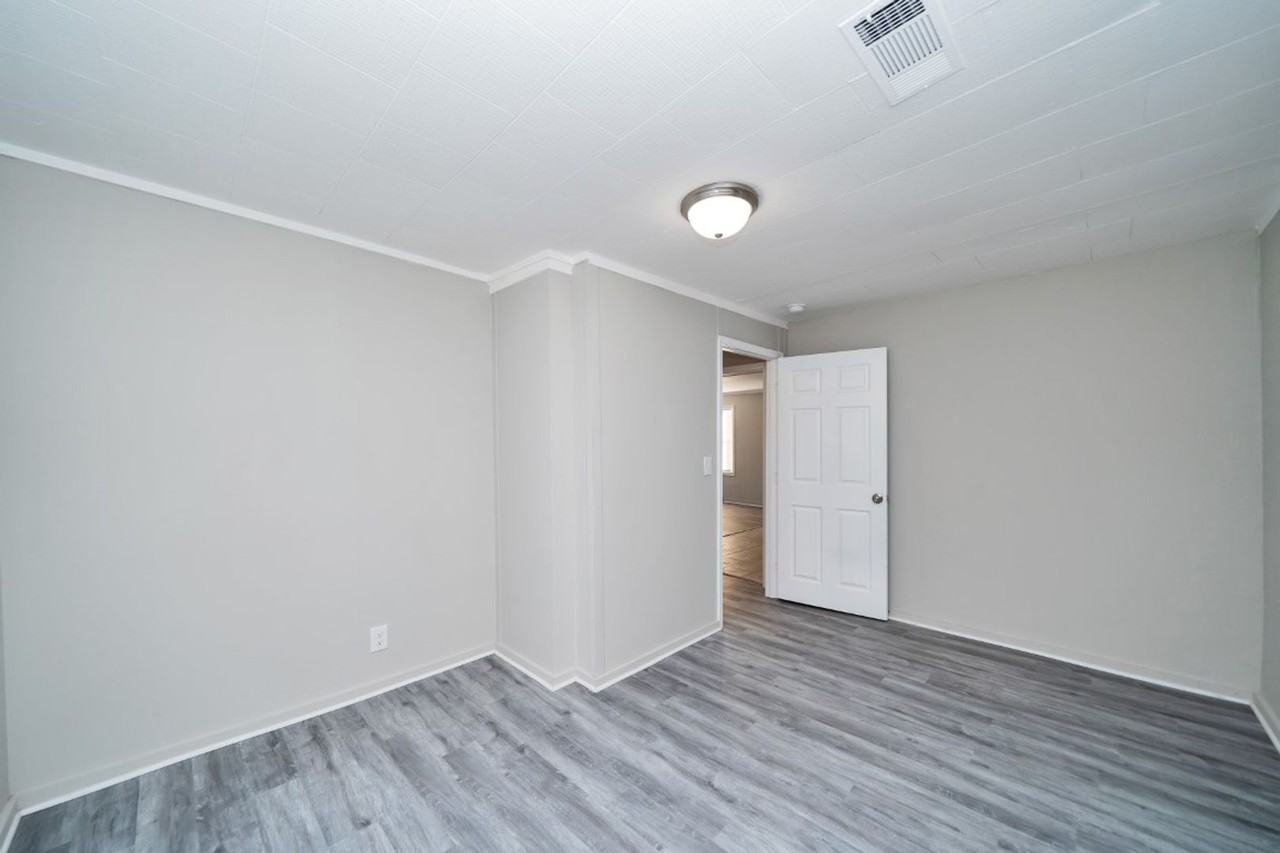 512 10th Ave - Photo 7 of 17