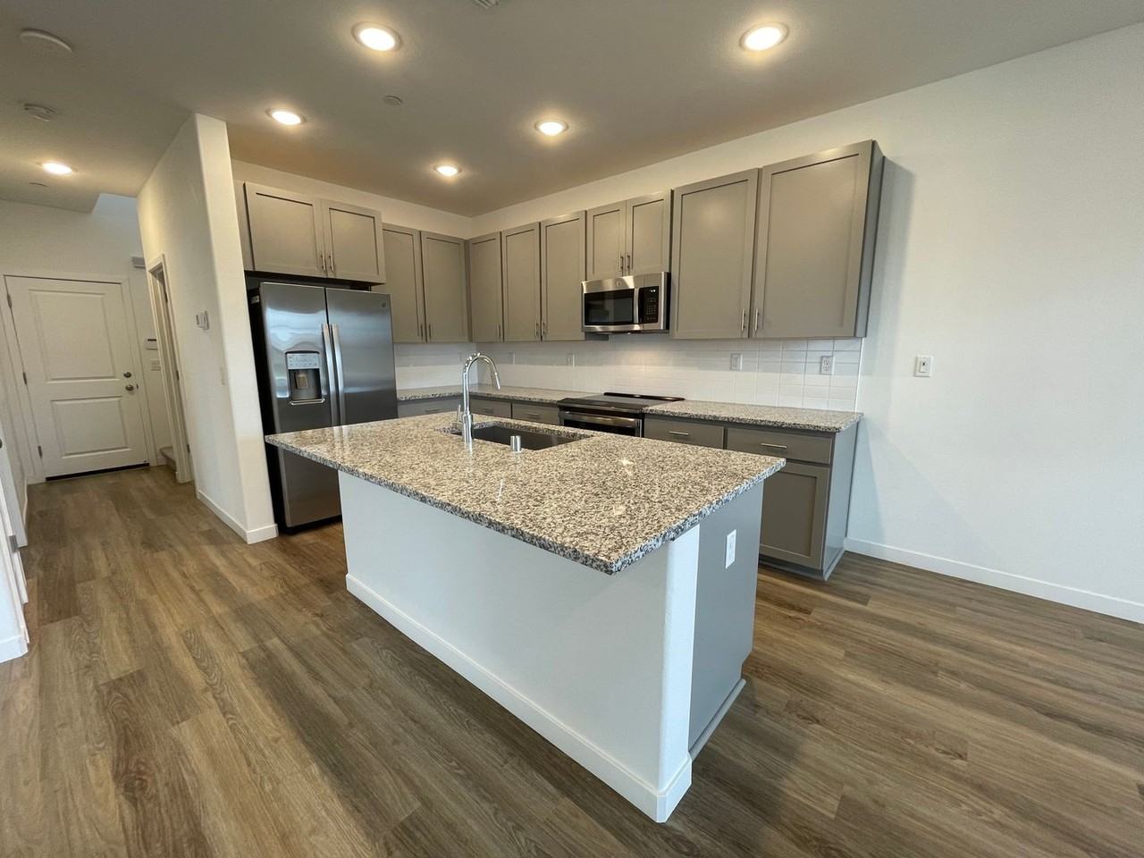 12217 Alamosa Dr - Photo 2 of 27