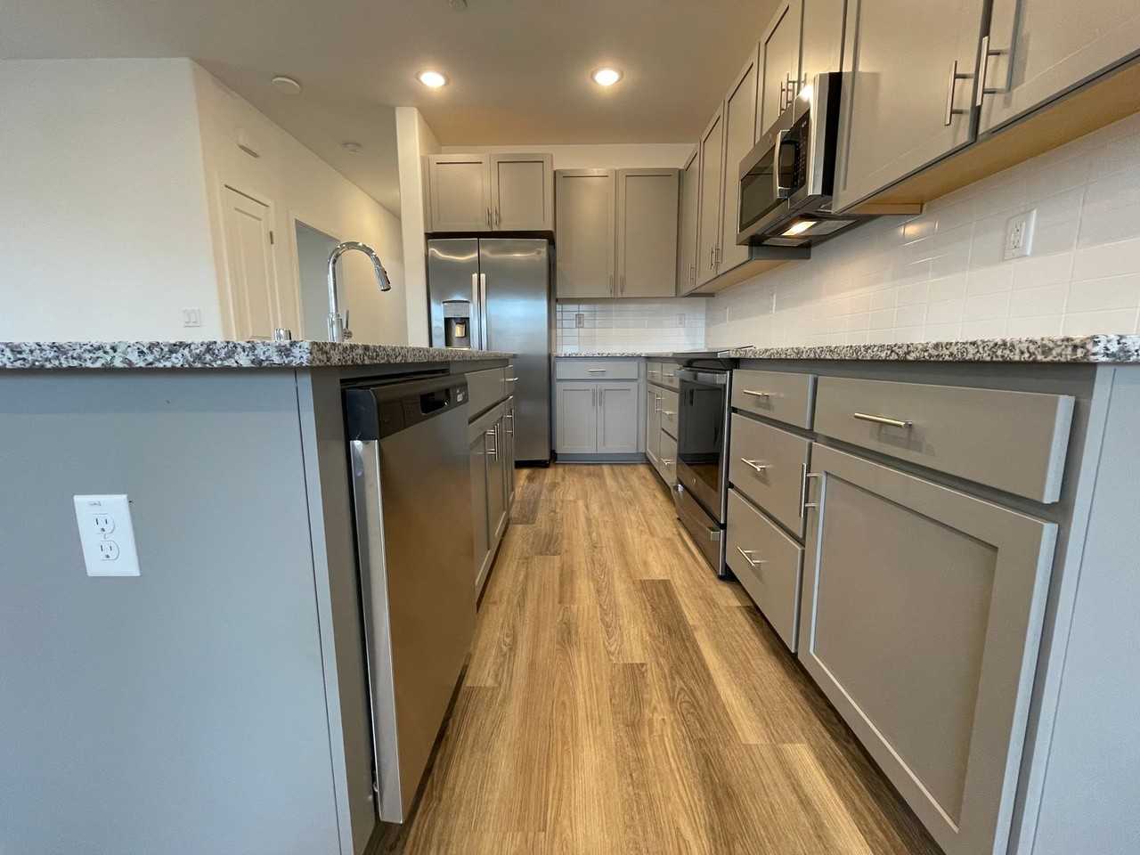 12217 Alamosa Dr - Photo 3 of 27