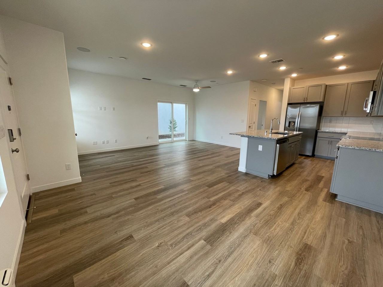 12217 Alamosa Dr - Photo 4 of 27