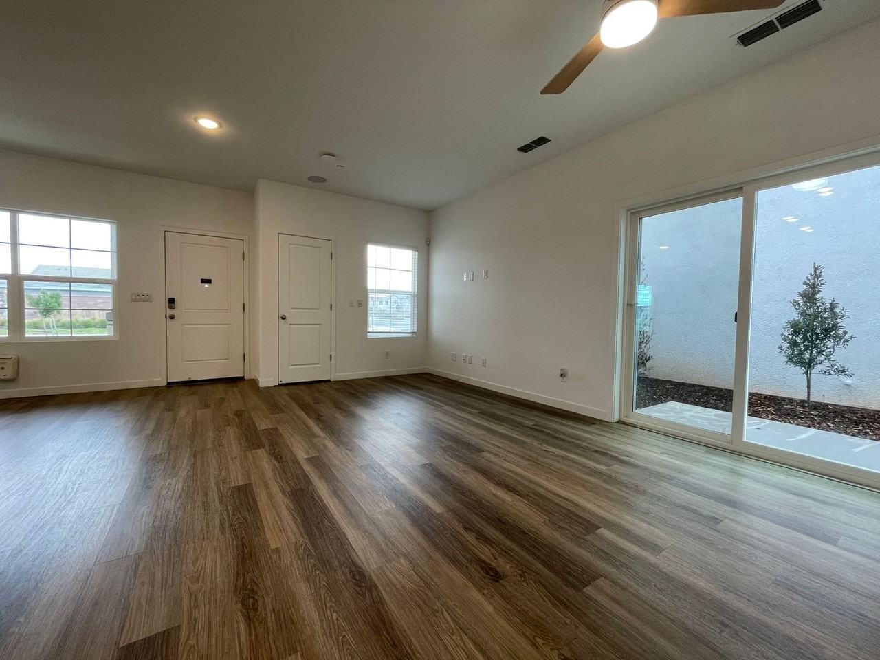 12217 Alamosa Dr - Photo 6 of 27