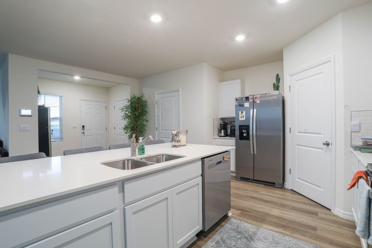 5242 Scrub Mint Ln - Photo 7 of 32