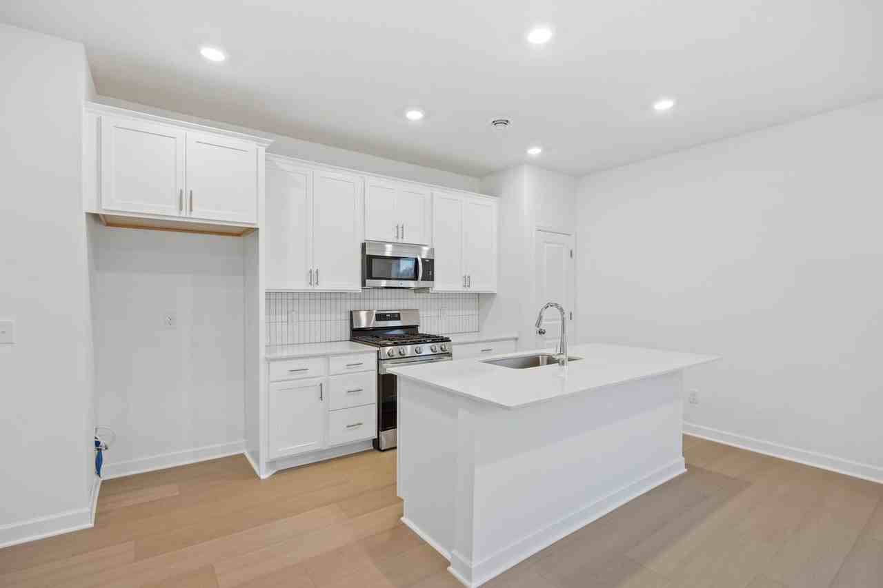 10724 Henslowe Ave S - Photo 3 of 17