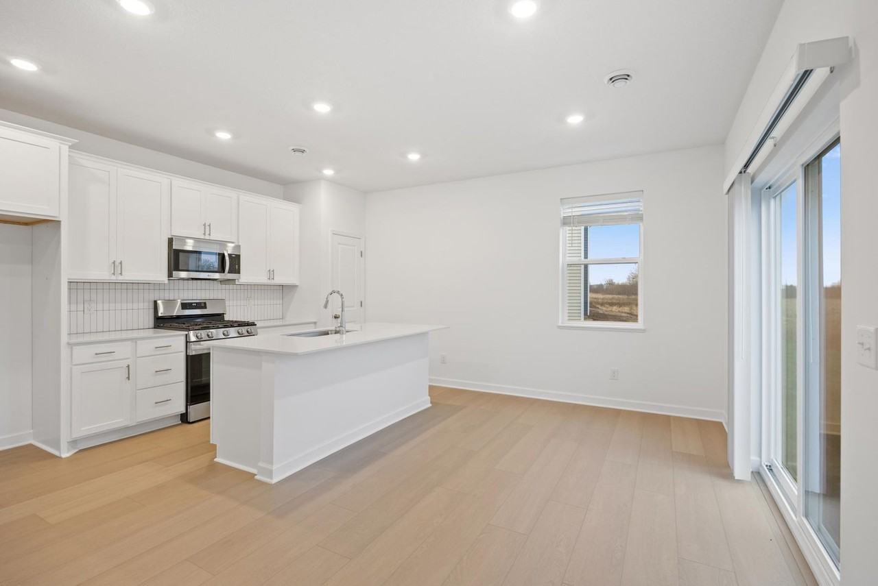 10724 Henslowe Ave S - Photo 4 of 17