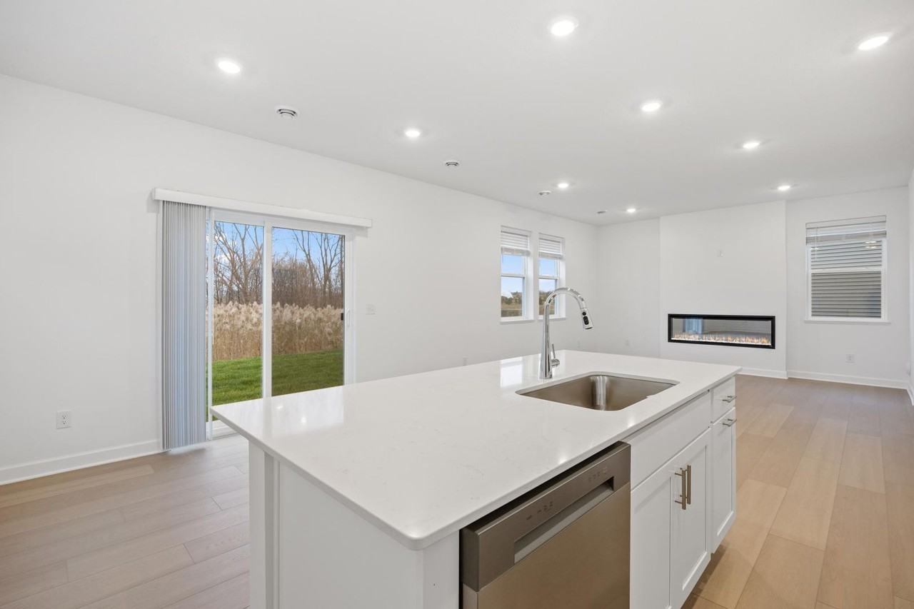 10724 Henslowe Ave S - Photo 5 of 17