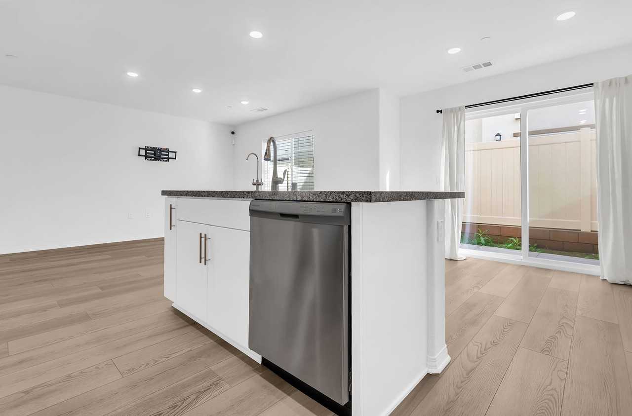 19132 Ash Grove St - Photo 3 of 26