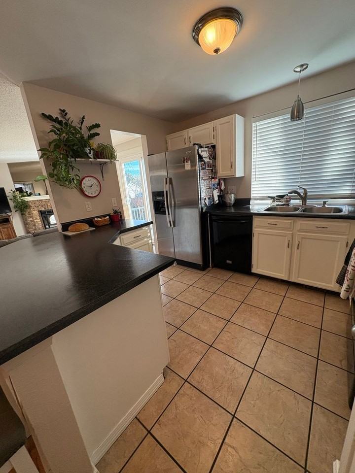 8094 Miller Cir - Photo 5 of 17