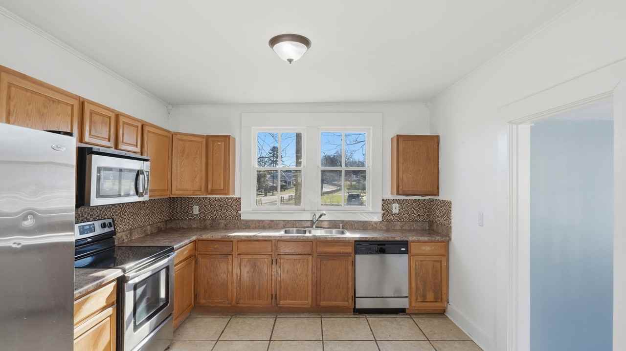 4901 Saint Elmo Ave - Photo 5 of 14