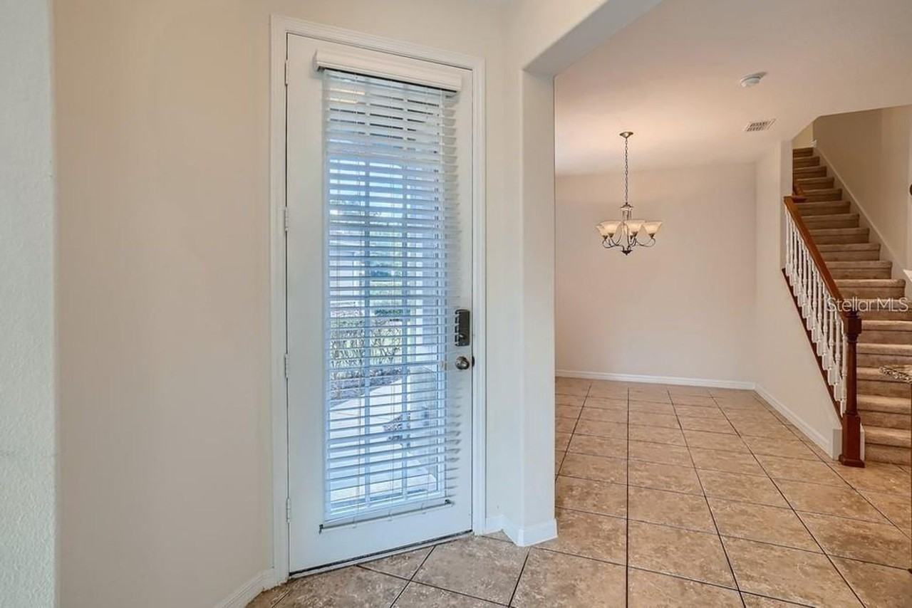 2117 Victoria Glen Dr - Photo 4 of 32