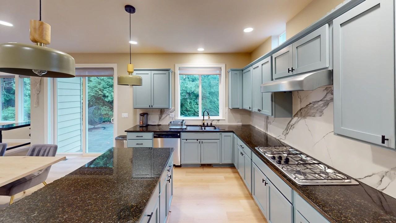 110 Ilwaco Pl Se - Photo 6 of 23