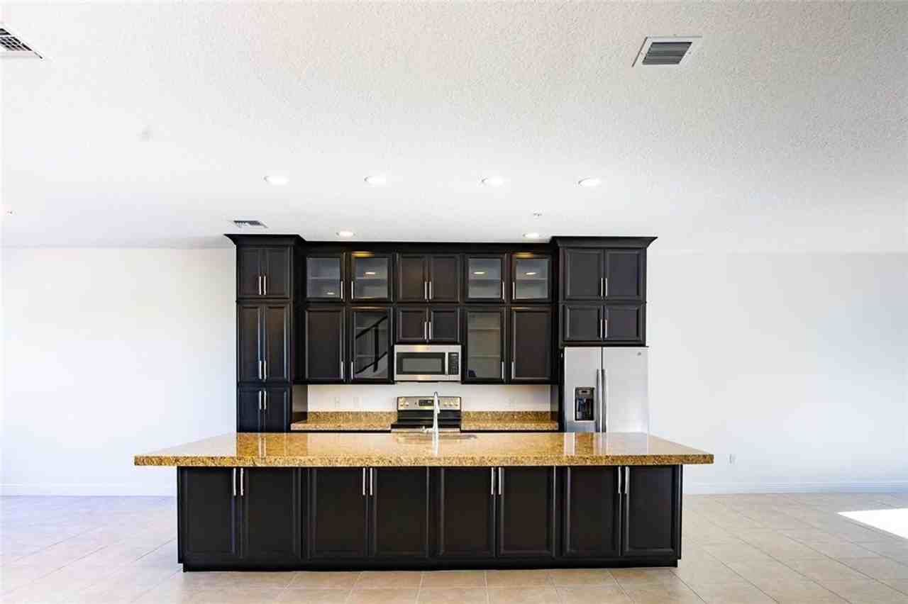 1759 Nw 124th Way - Photo 4 of 30