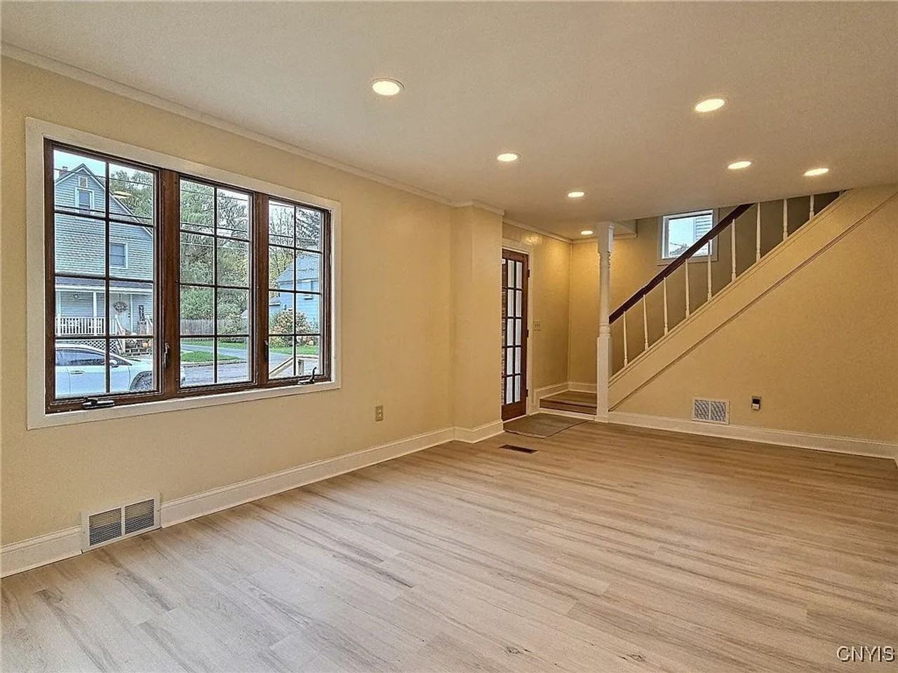 124 Prospect St - Photo 7 of 25