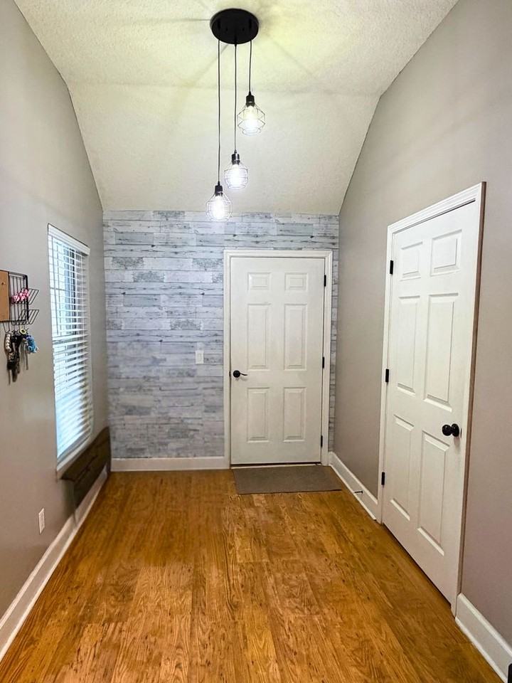 225 W Magnolia Ave - Photo 4 of 26