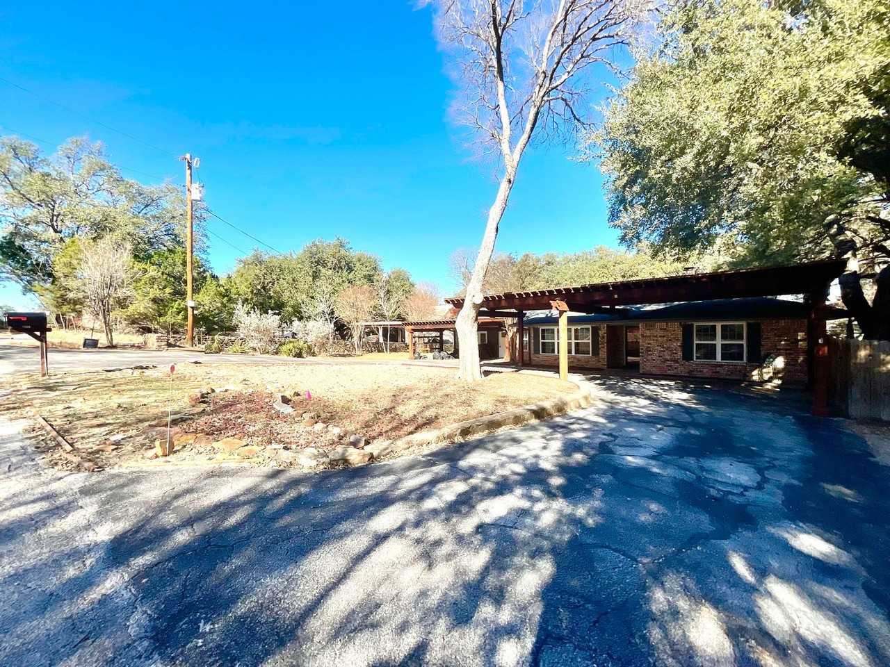 5303 Shady Oaks Circle - Photo 4 of 50