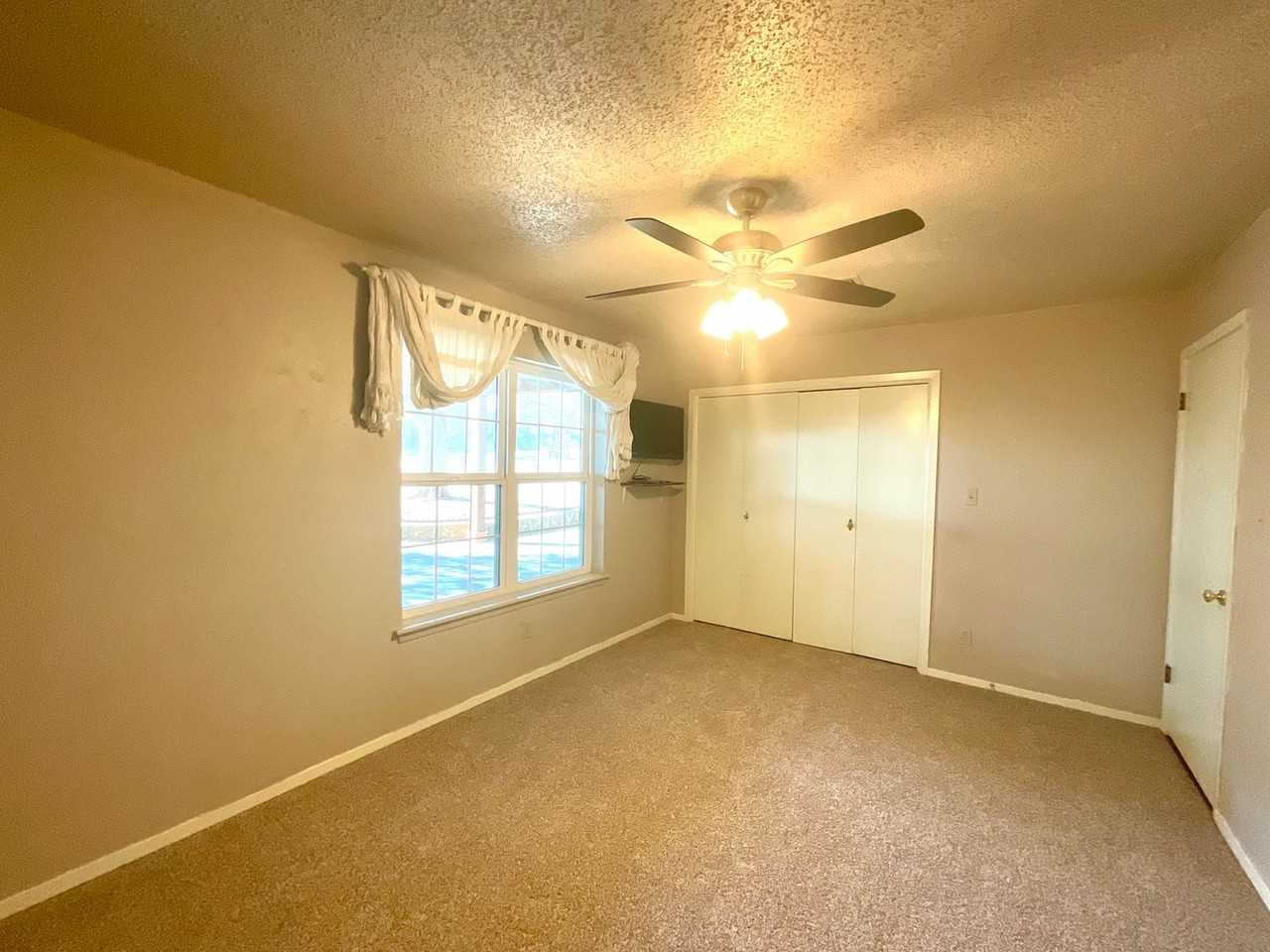 5303 Shady Oaks Circle - Photo 7 of 50