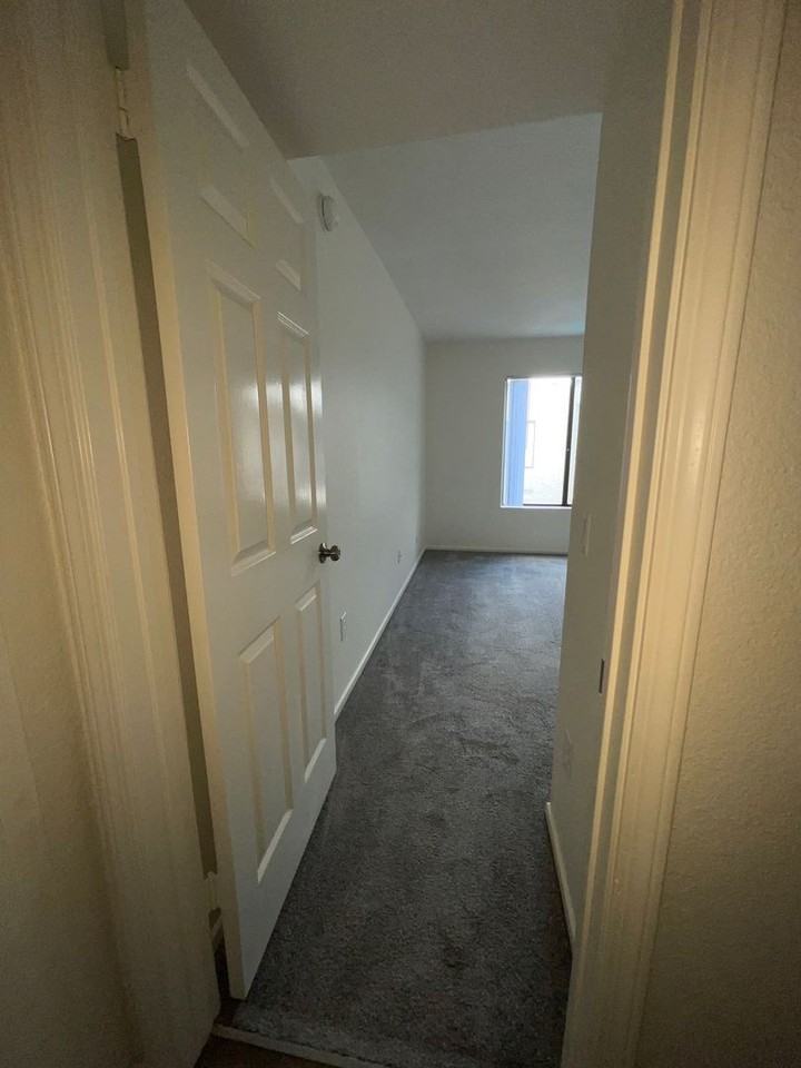 Horvath Apartments - Photo 4 of 11