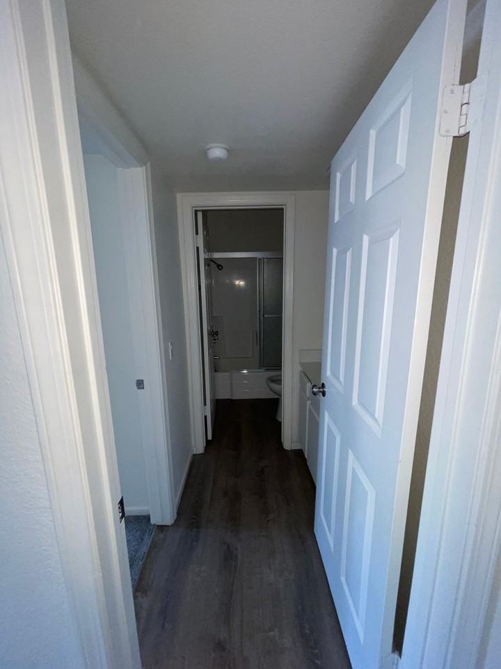 Horvath Apartments - Photo 7 of 11